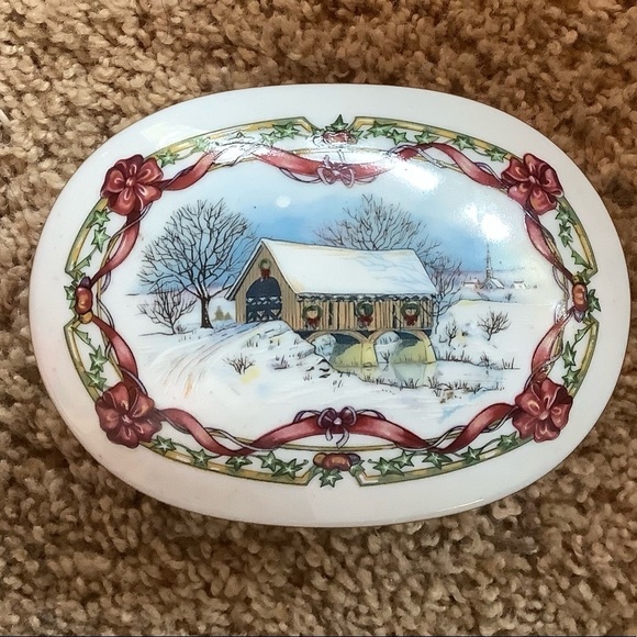 Herritage House Inc. /Fine Porcelain, Music Box By David Russell - Picture 1 of 4